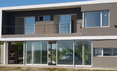 Casa en venta - 3 dormitorios 3 baños - Cochera - 1.166mts2 - San Sebastián, Escobar