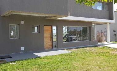 Casa en venta - 3 dormitorios 3 baños - Cochera - 1.166mts2 - San Sebastián, Escobar