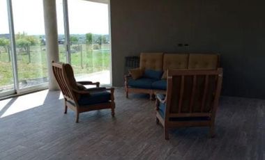 Casa en venta - 3 dormitorios 3 baños - Cochera - 1.166mts2 - San Sebastián, Escobar