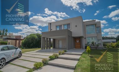Casa en venta en Barrio Don Joaquin Canning