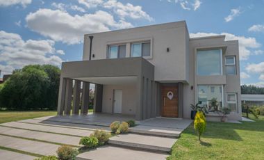 Casa en venta en Barrio Don Joaquin Canning
