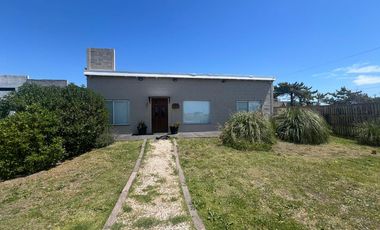 CASA EN LA CALETA