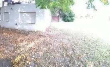 Casa en venta - 2 dormitorios 2 baños - Cochera - 1371mts2 - Villa Elisa, La Plata