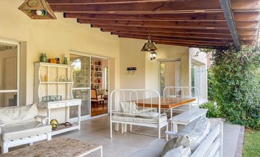 Casa en Venta en  Santa Maria de los Olivos