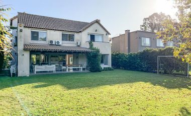Casa en Venta en  Santa Maria de los Olivos