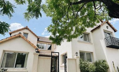 Casa en Venta en  Santa Maria de los Olivos