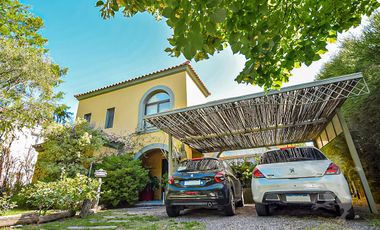 EXCELENTE CASA EN BARRIO LAS GLORIETAS - NORDELTA - PISCINA AL LAGO - PARRILLA - 2 COCHERAS