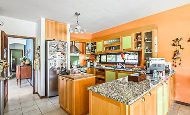 EXCELENTE CASA EN BARRIO LAS GLORIETAS - NORDELTA - PISCINA AL LAGO - PARRILLA - 2 COCHERAS