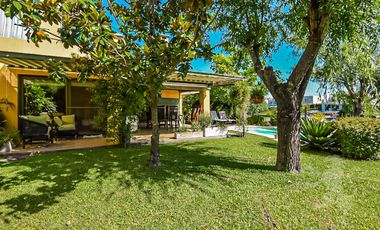 EXCELENTE CASA EN BARRIO LAS GLORIETAS - NORDELTA - PISCINA AL LAGO - PARRILLA - 2 COCHERAS