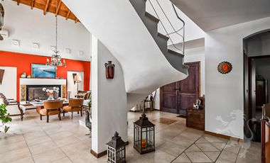 EXCELENTE CASA EN BARRIO LAS GLORIETAS - NORDELTA - PISCINA AL LAGO - PARRILLA - 2 COCHERAS