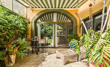 EXCELENTE CASA EN BARRIO LAS GLORIETAS - NORDELTA - PISCINA AL LAGO - PARRILLA - 2 COCHERAS