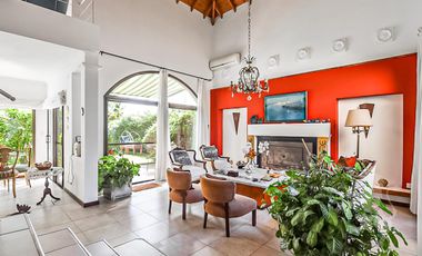 EXCELENTE CASA EN BARRIO LAS GLORIETAS - NORDELTA - PISCINA AL LAGO - PARRILLA - 2 COCHERAS