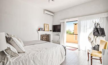 EXCELENTE CASA EN BARRIO LAS GLORIETAS - NORDELTA - PISCINA AL LAGO - PARRILLA - 2 COCHERAS