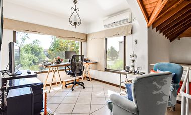 EXCELENTE CASA EN BARRIO LAS GLORIETAS - NORDELTA - PISCINA AL LAGO - PARRILLA - 2 COCHERAS