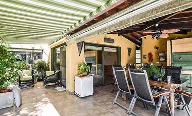 EXCELENTE CASA EN BARRIO LAS GLORIETAS - NORDELTA - PISCINA AL LAGO - PARRILLA - 2 COCHERAS