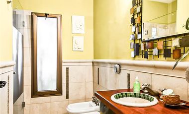 EXCELENTE CASA EN BARRIO LAS GLORIETAS - NORDELTA - PISCINA AL LAGO - PARRILLA - 2 COCHERAS