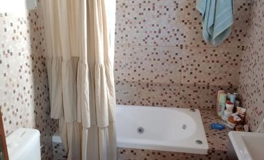 Casa en venta - 3 Dormitorios 3 Baños - 330Mts2 -  La Plata