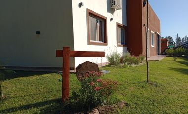 Casa en venta - 3 Dormitorios 3 Baños - 330Mts2 -  La Plata