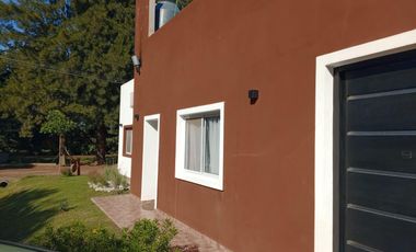 Casa en venta - 3 Dormitorios 3 Baños - 330Mts2 -  La Plata