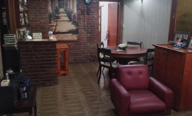 Casa en venta - 2 Dormitorios 1 Baño - Cochera - 430Mts2 - Mar del Plata