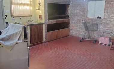 Casa en venta - 2 Dormitorios 1 Baño - Cochera - 430Mts2 - Mar del Plata