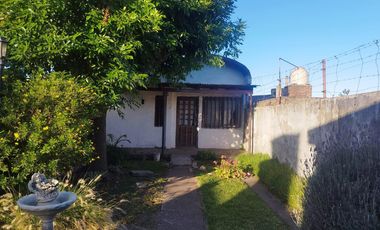 Casa en venta - 2 Dormitorios 1 Baño - Cochera - 430Mts2 - Mar del Plata