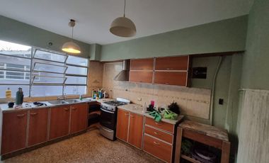 Casa  uso comercial 160m2. San Isidro