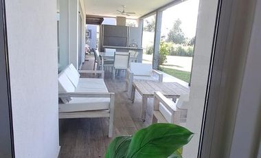 Casa en Venta y/o alquiler en La Primavera,