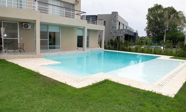 VENTA CASA ESCOBAR HARAS: 4 DORM. PISC. CLIMAT. - B° ATARDECER OPORTUNIDAD!