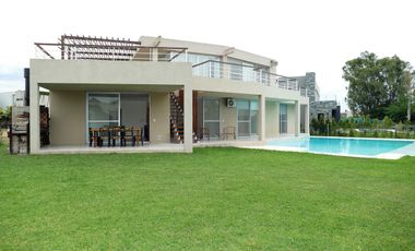 VENTA CASA ESCOBAR HARAS: 4 DORM. PISC. CLIMAT. - B° ATARDECER OPORTUNIDAD!