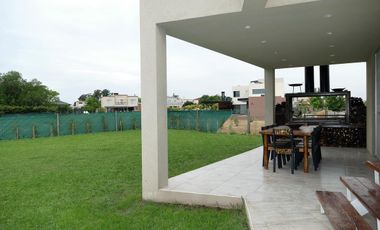VENTA CASA ESCOBAR HARAS: 4 DORM. PISC. CLIMAT. - B° ATARDECER OPORTUNIDAD!