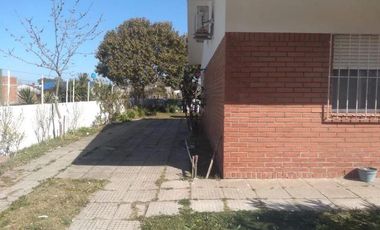Casa venta  - 2 dormitorios 2 baños - 689mts2 - Mar Del Tuyu