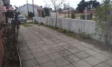 Casa venta  - 2 dormitorios 2 baños - 689mts2 - Mar Del Tuyu