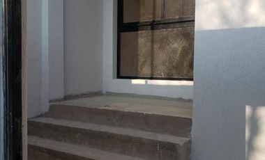 Duplex de 3 Dormitorios, con cochera y Jardin con parilla.