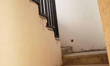 Duplex de 3 Dormitorios, con cochera y Jardin con parilla.