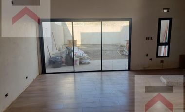 Duplex de 3 Dormitorios, con cochera y Jardin con parilla.