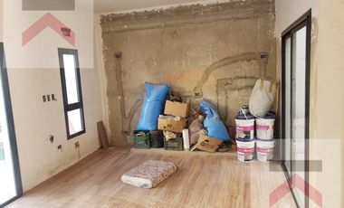 Duplex de 3 Dormitorios, con cochera y Jardin con parilla.