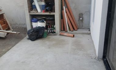 Duplex de 3 Dormitorios, con cochera y Jardin con parilla.