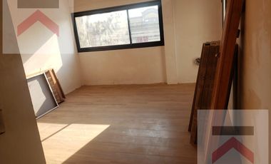 Duplex de 3 Dormitorios, con cochera y Jardin con parilla.