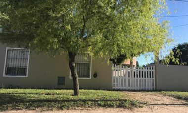 Casa en venta - 2 Dormitorios 2 Baños - 203mts2 - San Clemente Del Tuyú