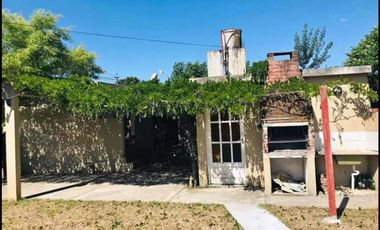 Casa en venta - 2 Dormitorios 2 Baños - 203mts2 - San Clemente Del Tuyú