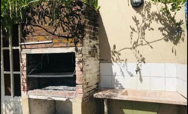 Casa en venta - 2 Dormitorios 2 Baños - 203mts2 - San Clemente Del Tuyú