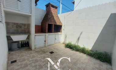 Duplex en venta 4 ambientes a tres cuadras del mar, gas natural, zona comercial