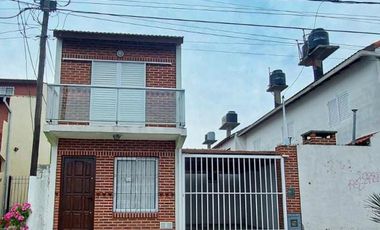 Duplex en venta 4 ambientes a tres cuadras del mar, gas natural, zona comercial