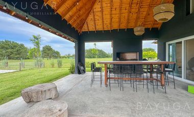 Venta  Casa - Barrio Privado Everlinks Golf Club  / Lujan