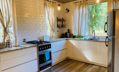 CASA EN VENTA CON TRES DORMITORIOS EN COSTA DEL ESTE CON PILETA - OPORTUNIDAD