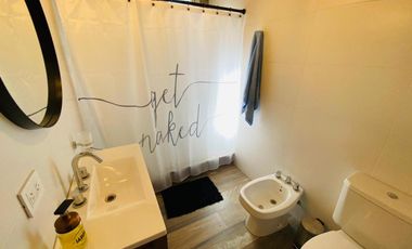 CASA EN VENTA CON TRES DORMITORIOS EN COSTA DEL ESTE CON PILETA - OPORTUNIDAD