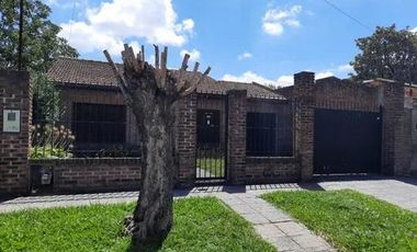 Chalet en venta en Monte Grande!!! 12 de Octubre 521.-