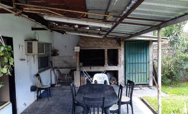 Chalet en venta en Monte Grande!!! 12 de Octubre 521.-