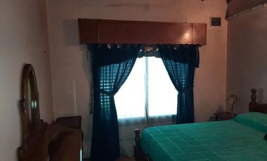 Chalet en venta en Monte Grande!!! 12 de Octubre 521.-